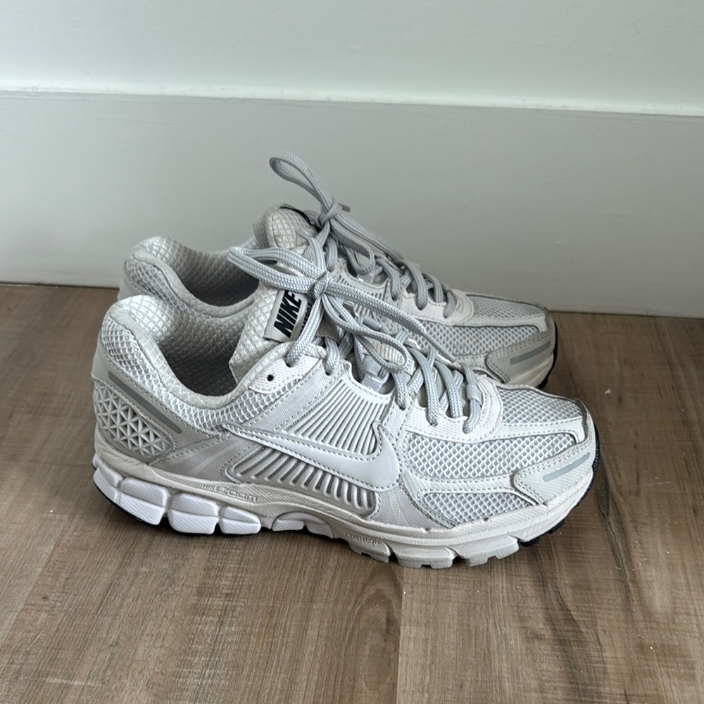 Nike Gray zoom vomero 5